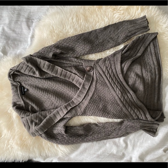 Le Chateau womens sweater - Picture 2 of 3